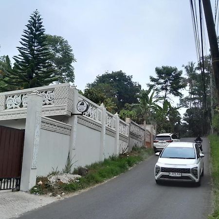 Villa Bravira Cisarua Bagian luar foto